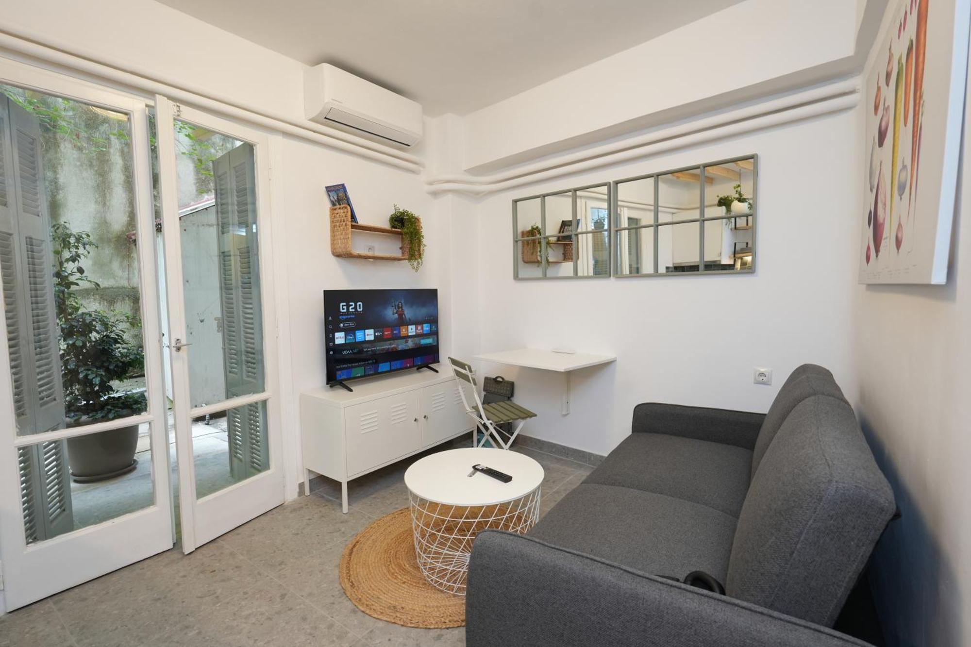 The Extravagant In Pagkrati, Near Stadium Apartment